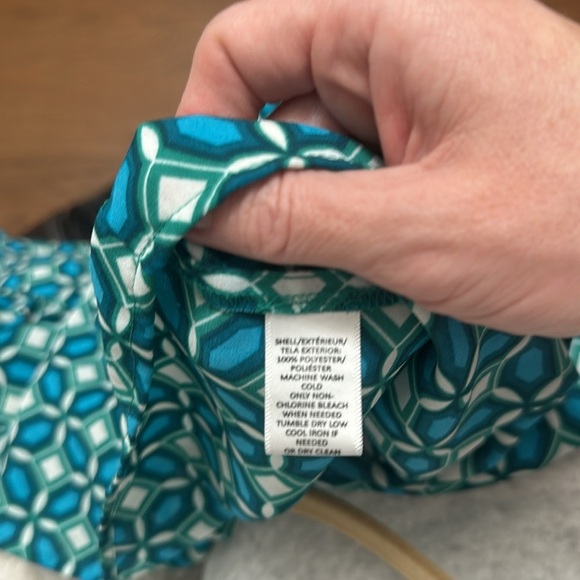 Loft Medium aqua/green/cream Geometric flowy top Item# 2A - Picture 6 of 6